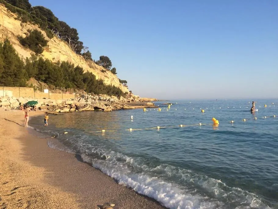 Appart Bianca T2 - Terrasse - Parking - Calme - 1Mn De La Mer Cassis 0*,  France